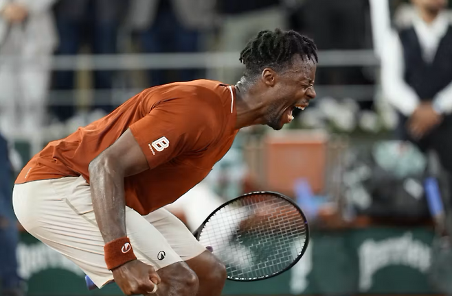 승리 후 포효하는 몽피스(사진/ATP투어 및 FTT)