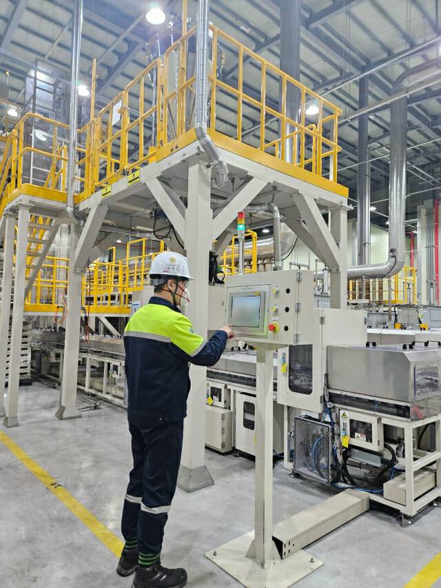 포스코퓨처엠이 세종 기술연구소 파일럿 플랜트에서 LMR 양극재 제품 생산을 테스트하고 있다. (사진=포스코퓨처엠)