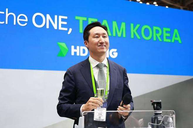 정기선 HD현대 수석부회장이 28일 부산 벡스코에서 열린'MADEX 2025'리셉션 행사에서 인사말을 하고 있다.ⓒHD현대