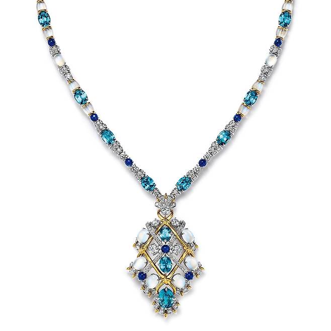 15개의 라운드 카보숑 컷 사파이어를 세팅한 매력적인 해마 블루 지르콘 펜던트.