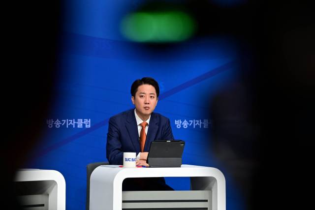 이준석 개혁신당 대선 후보가 지난 26일 서울 양천구 한국방송회관에서 열린 한국방송기자클럽 초청 토론회에 참석해 있다. 연합뉴스