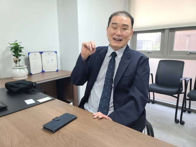 김재학 한국희귀난치성질환연합회장이 희귀질환복지법 제정 필요성을 역설하고 있다.