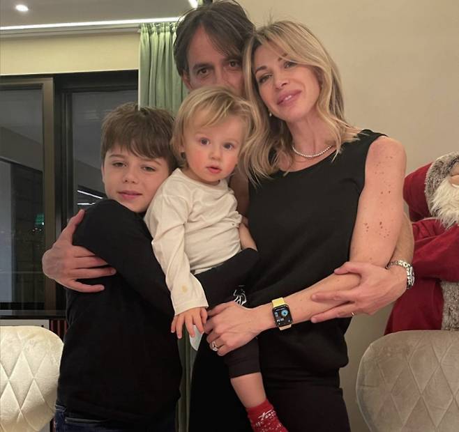 ▲ 세리에A서만 9개 트로피를 들어 올린 '우승 청부사'이자 올 시즌 인터 밀란을 유럽축구연맹(UEFA) 챔피언스리그 결승에 진출시켜 이탈리아 축구계 차세대 명장으로 손꼽히는 시모네 인자기 감독이 알힐랄과 계약에 합의했다. 인자기 감독의 가족 역시 지난주 사우디아라비아 리야드를 방문해 구단 사무실과 학교, 주택을 확인했고 환경에 만족했다는 후문이다. ⓒ 시모네 인자기 SNS