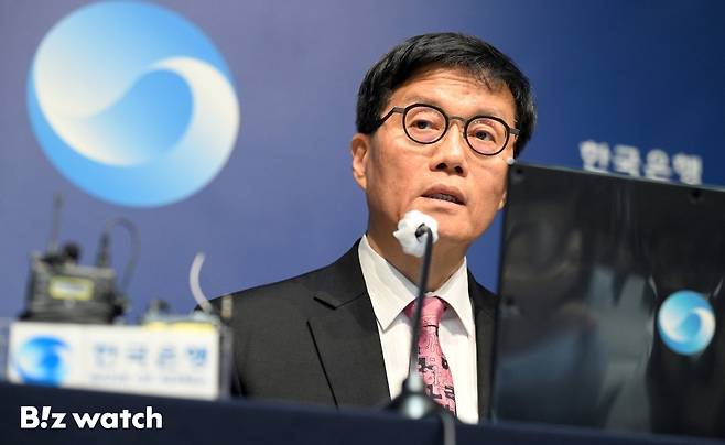 이창용 한국은행 총재가 29일 서울 중구 한국은행 본관에서 열린 금융통화위원회 본회의 후 기자회견에서 발언을 하고 있다. 2025. 5.29 사진공동취재단