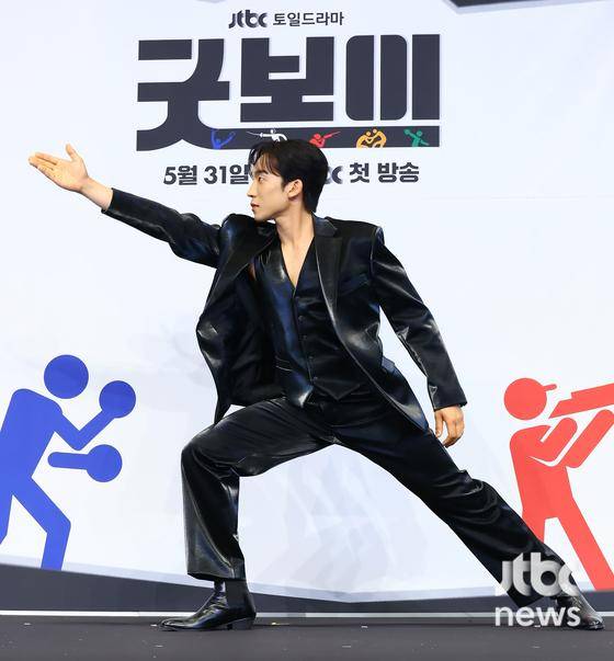 29일 오후 서울 더링크서울 트리뷰트 포트폴리오 호텔에서 JTBC 토일 드라마 '굿보이' 제작발표회가 열렸다. 심나연 연출, 배우 박보검, 김소현, 오정세, 이상이, 허성태, 태원석이 참석했다. 박세완 엔터뉴스팀 기자 park.sewan@jtbc.co.kr