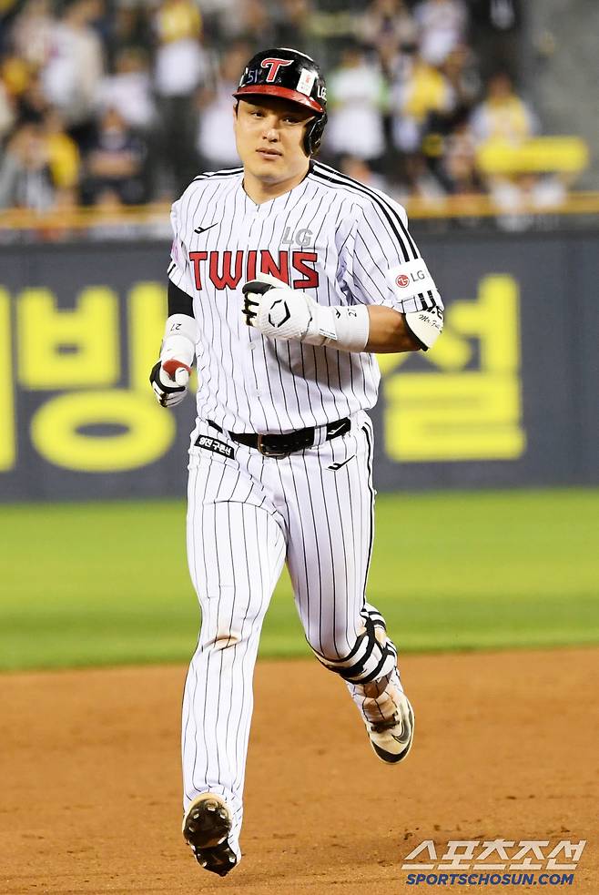 28일 잠실구장에서 열린 LG 트윈스와 한화 이글스의 경기. 11회말 1사 LG 박동원이 솔로포를 날린 뒤 환호하고 있다. 잠실=박재만 기자 pjm@sportschosun.com/2025.05.28/