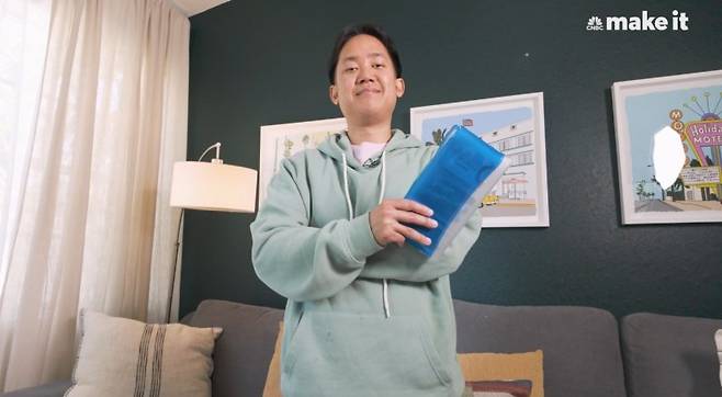 카드별 혜택을 활용해 33개국을 여행한 데이비드 도. /사진=CNBC 캡처, 뉴시스