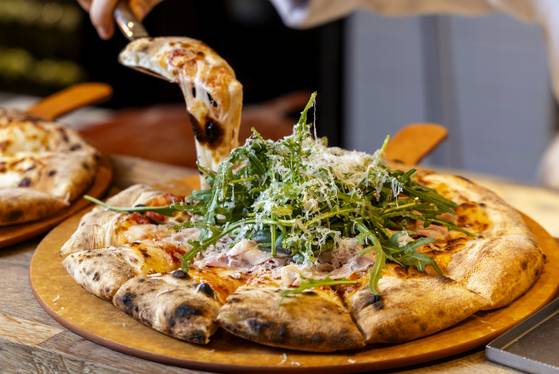 ‘72.8% 피자’. 시간이 지나도 방금 구운 것처럼 촉촉한 식감을 유지하는 것이 특징이다. 장진영 기자