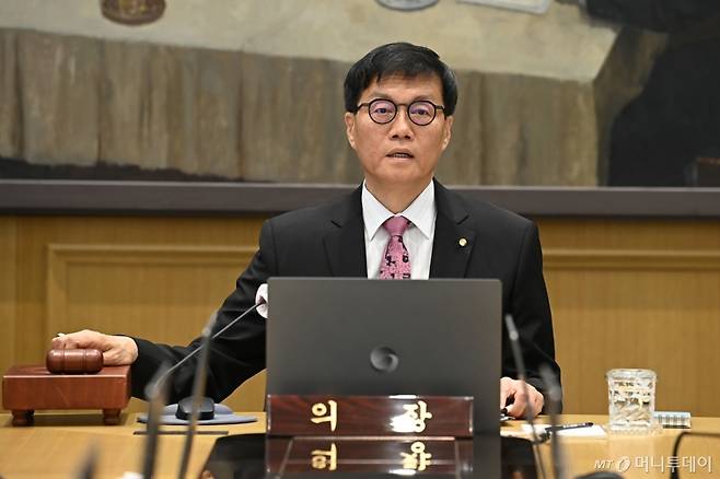 이창용 한국은행 총재가 29일 서울 중구 한국은행에서 열린 금융통화위원회를 주재하고 있다. /사진=뉴스1