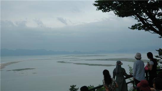 ▲ 아미산에서 바라보는 낙동강하구와 가덕도 풍경. ⓒ습지와새들의친구