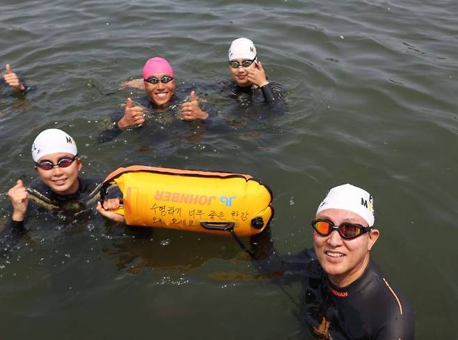 오세훈 서울시장은 30일 '쉬엄쉬엄 한강 3종 축제' 현장을 찾아 수질 및 안전을 확인했다. 서울시