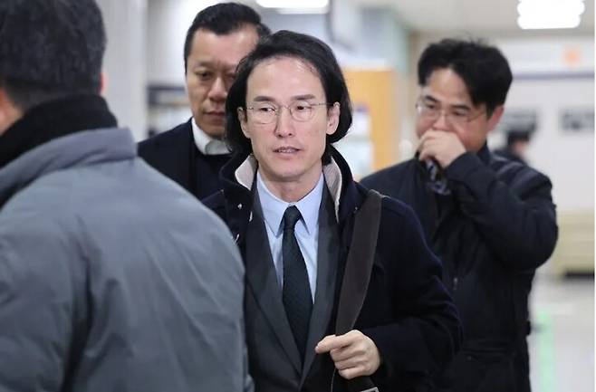 법원은 29일 200억원대 횡령·배임 혐의로 재판에 넘겨진 조현범 한국앤컴퍼니 회장에게 징역 총 3년을 선고하고 법정구속했다. 사진은 지난해 속행공판 출석하는 조 회장. 연합뉴스