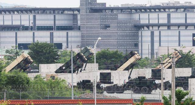 미국 언론이 미국 정부가 주한미군 감축을 검토하고 있다고 보도한 23일 경기 평택시 캠프 험프리스에 패트리엇 미사일이 배치돼 있다.연합뉴스