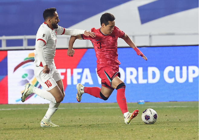 드리블하는 이태석. 사진=연합뉴스 제공