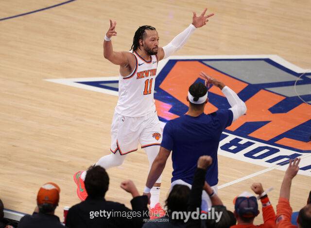 3점포를 터뜨린 후 세리머니하는 브런슨. /게티이미지코리아