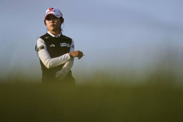 홀 공략을 고민하고 있는 황유민. 사진 제공=AP연합뉴스