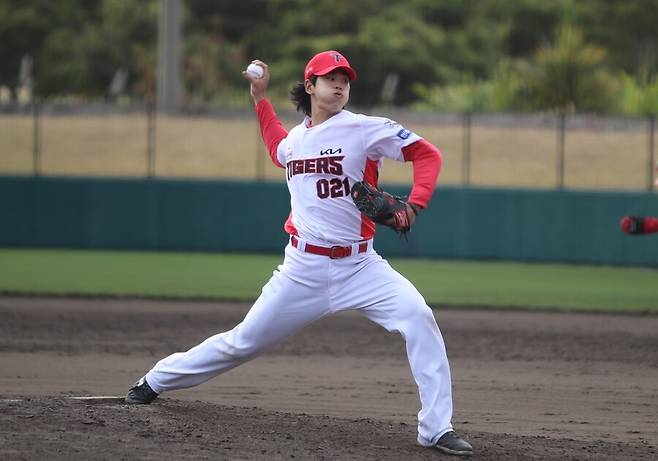 ▲ 30일 수원 kt전을 앞두고 생애 첫 1군 등록의 영예를 안은 홍원빈 ⓒKIA타이거즈