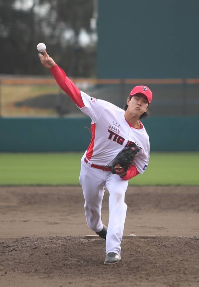 ▲ 홍원빈은 올해 퓨처스리그에서 최고 153.8km의 강속구를 던지며 큰 기대를 모았다 ⓒKIA타이거즈