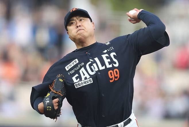 30일 창원NC파크에서 열린 NC 다이노스와 경기에서 역투하는 한화 이글스 선발투수 류현진