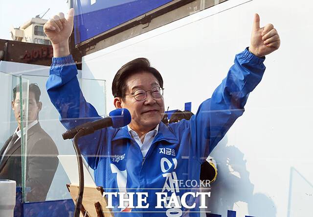 이재명 더불어민주당 대통령 후보가 'K-배터리 산업'을 한국 경제 재도약의 핵심 동력으로 제시하며 기술 초격차와 산업벨트 조성 전략을 발표했다. 동시에 가덕도 신공항 사업에 대한 책임 있는 추진 의지도 분명히 했다. /배정한 기자