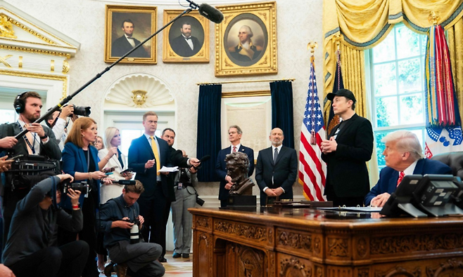 기자회견하는 트럼프 대통령과 일론 머스크 / 사진=AFP 연합뉴스