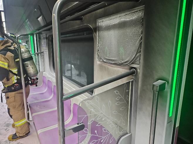 31일 화재가 발생한 서울 지하철 5호선의 모습. 독자 제공