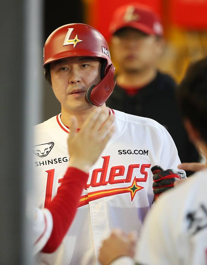 ▲ 가뜩이나 안 풀리는 타선에 최정이 빠진 SSG는 30일 공격에서 어려운 흐름을 겪었다 ⓒSSG랜더스