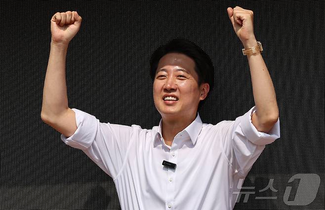 이준석 개혁신당 대통령 후보가 1일 경기 화성시 동탄호수공원을 찾아 지지를 호소하고 있다. 2025.6.1/뉴스1 ⓒ News1 김도우 기자