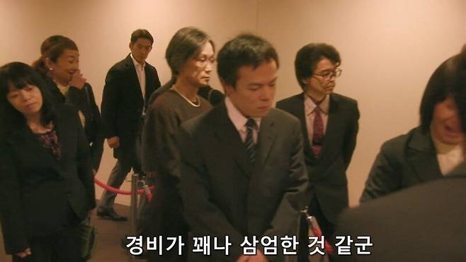 FAB27CE3-1A53-4FBE-8BA9-CCBE24ED28C4.jpeg 경찰이시라고요? 경찰 수첩을 보여주시죠.jpg