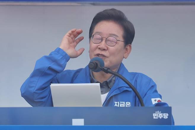 이재명 더불어민주당 대통령 후보가 1일 오후 대구 동구 동대구역 광장에서 열린 유세에서 지지를 호소하고 있다. 사진=뉴스1