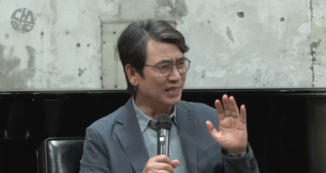 유시민 작가가 지난달 28일 유튜브 채널 딴지방송국 '김어준의 다스뵈이다'에 출연해 발언하고 있다. 유튜브 '딴지방송국' 채널 캡처