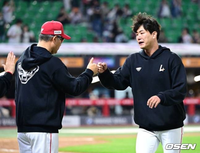 이숭용 감독(왼쪽)과 김광현.