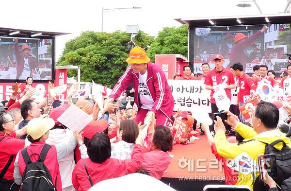 2일 제주시 동문시장 앞 광장에서 유세를 하고 있는 김문수 후보. ⓒ헤드라인제주