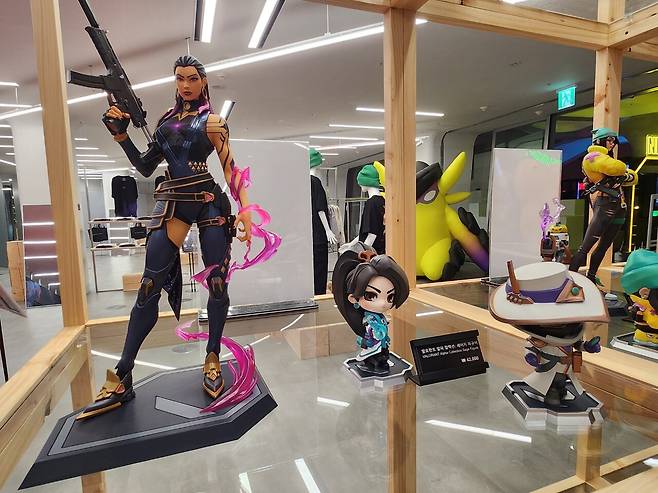 - 5주년 팝업에서 선출시되는 미니 피규어