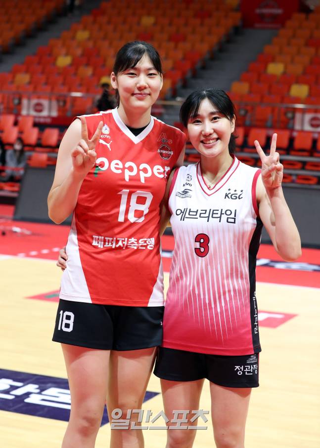 2022년 본지와 인터뷰에 응한 염어르헝(왼쪽)과 염혜선. 광주=정시종 기자