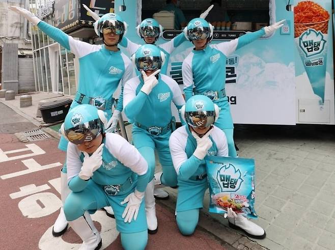 서울 논현역 인근에서 진행된 ‘출동 후레시맵’ 캠페인. 사진=삼양라운드스퀘어 제공