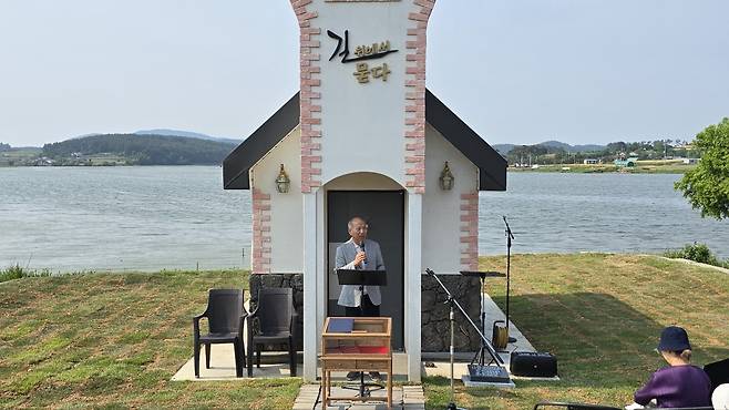 김병삼 만나교회 목사가 ‘이유가 있는 교회’라는 제목으로 말씀을 전하고 있다.