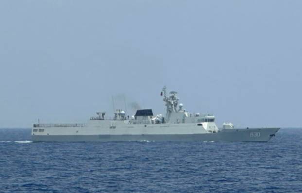 2023년 10월4일 남중국해의 분쟁 해역에서 중국 해군 군함이 보이고 있다. / AP=뉴시스