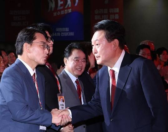 ▲윤상현 의원과 윤석열 대통령 ⓒ연합뉴스