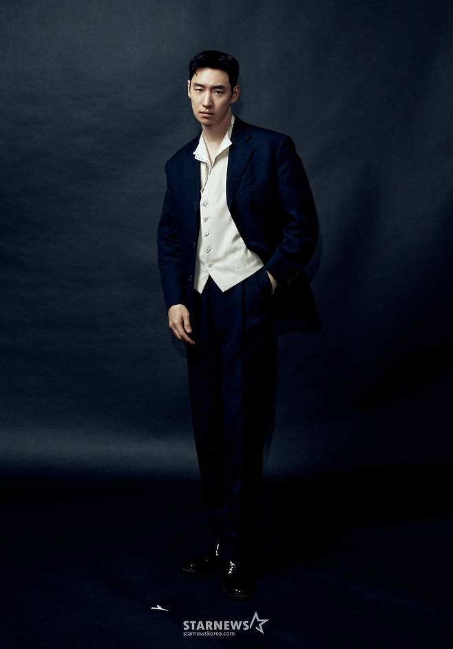 영화 '소주전쟁'의 주연배우 이제훈이 2일 오전 진행된 라운드 인터뷰를 위해 포즈를 취하고 있다. /사진제공=쇼박스 2025.06.02 /사진=이동훈 photoguy@