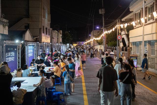 2025 군산문화유산야행(군산야행)이 오는 8월 22일과 23일, 29일과 30일 등 총 4일간 원도심 일원 등에서 펼쳐진다./사진제공=군산시