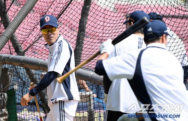 야수들의 타격감을 끌어올리는데 많은 시간을 할애한 조성환 감독대행.