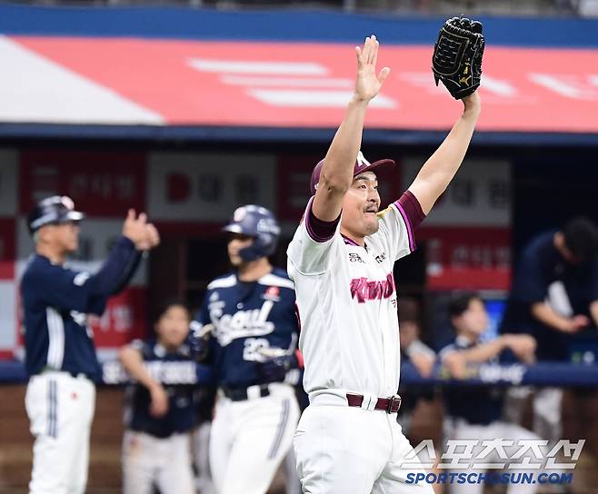 1일 고척돔에서 열린 KBO리그 키움과 두산의 경기. 키움이 두산에 1대 0으로 승리했다. 경기 종료 후 세이브를 달성한 키움 원종현. 고척=송정헌 기자songs@sportschosun.com/2025.06.01/