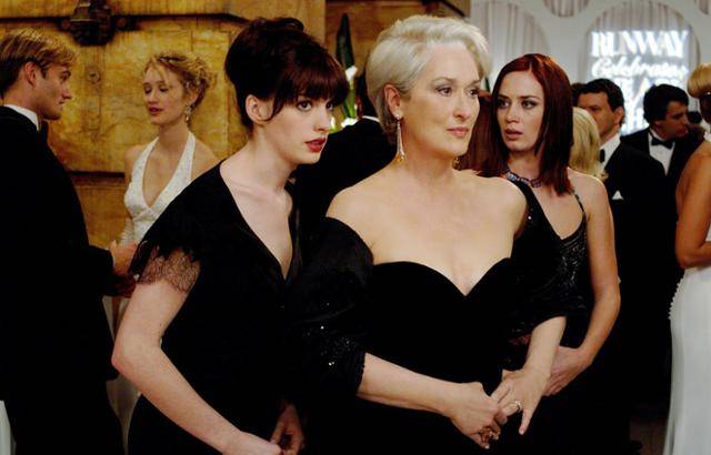 영화 '악마는 프라다를 입는다'의 미란다(오른쪽·메릴 스트립)와 앤디(앤 해서웨이). 퍼스트런·글뫼 제공영화 '악마는 프라다를 입는다'의 미란다(오른쪽·메릴 스트립)와 앤디(앤 해서웨이). 퍼스트런·글뫼 제공