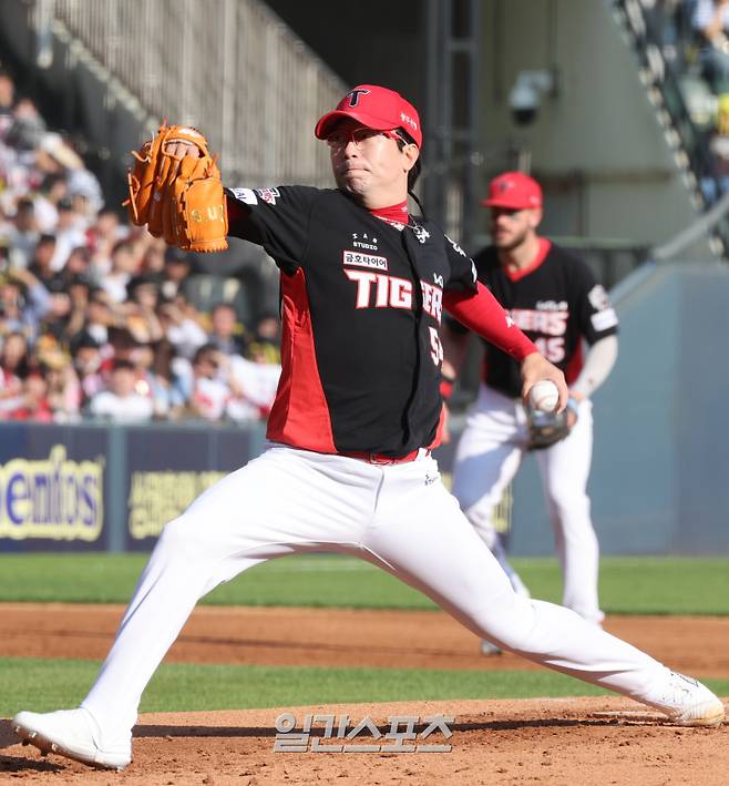 3일 오후 잠실야구장에서 열린 2025 프로야구 KIA와 두산 경기. KIA 선발 양현종이 역투하고 있다. 잠실=정시종 기자 capa@edaily.co.kr