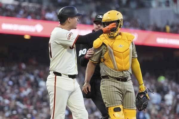 이날 경기에서는 사구만 3개가 나오며 한때 긴장감이 돌기도 했다. 사진= AP= 연합뉴스 제공