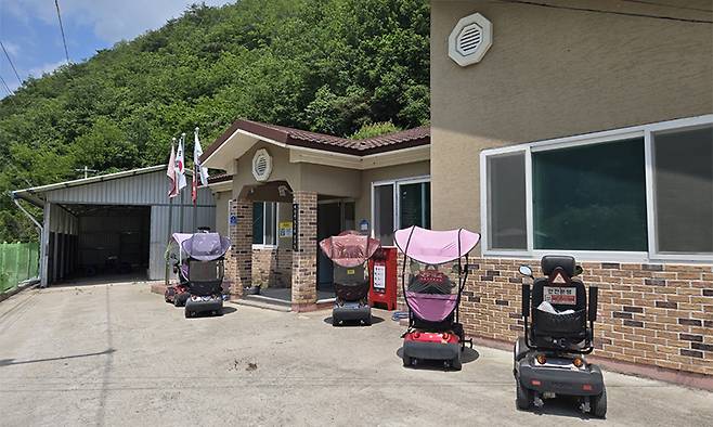 이재명 후보의 고향마을인 안동시 예안면 도촌리경로당.