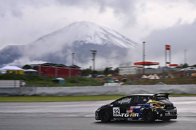 레이스가 펼쳐지는 동안 날씨는 계속 바뀌며 팀과 선수들을 괴롭혔다. 사진: 김학수 기자