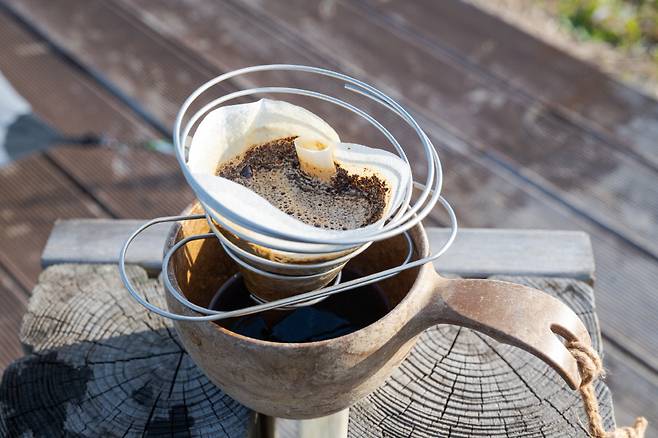 드립 커피 한 잔으로 느껴 보는 섬 캠핑의 여유