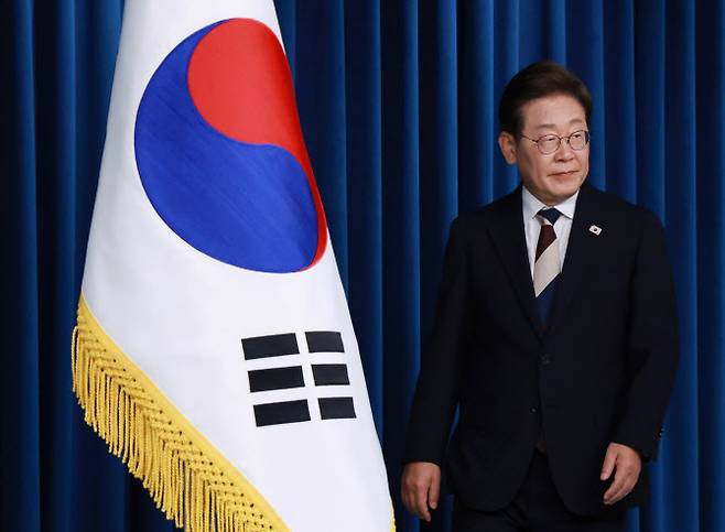 이재명 대통령이 4일 서울 용산 대통령실 청사에서 열린 인사브리핑에 입장하고 있다. (사진=연합뉴스)